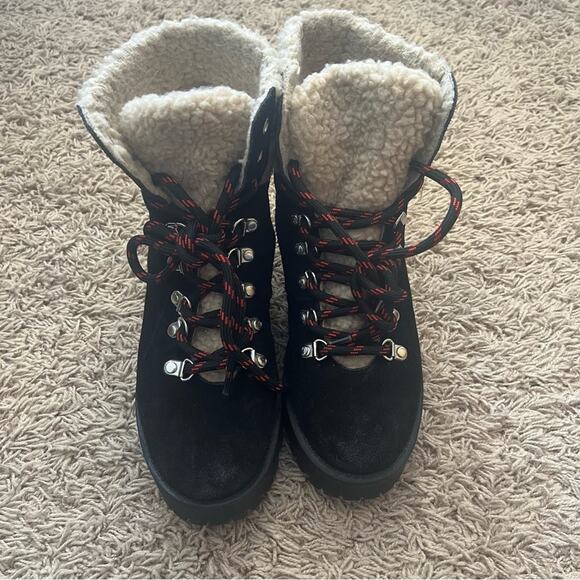 Steve Madden Black Boot with Cream Fuzzy Top of Boot Size 7 - Picture 2 of 7